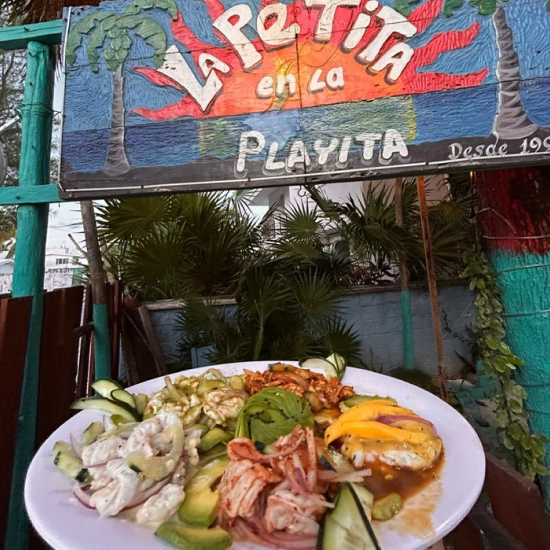 La Petita en la Playita